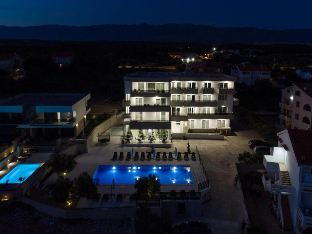 Boutique Hotel Ivy'Z Novalja Exterior photo